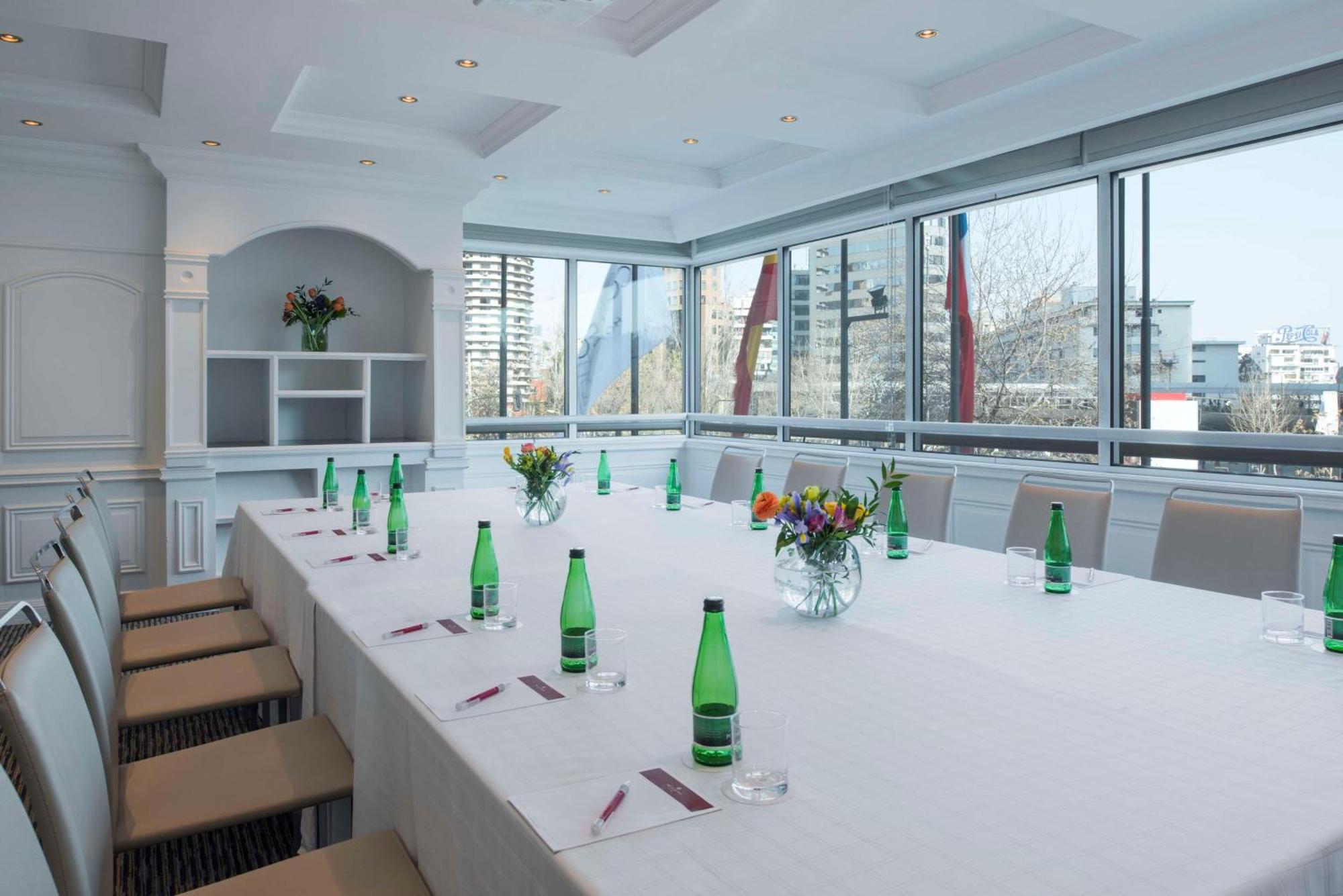 Отель Nh Collection Plaza Сантьяго Экстерьер фото The Boardroom