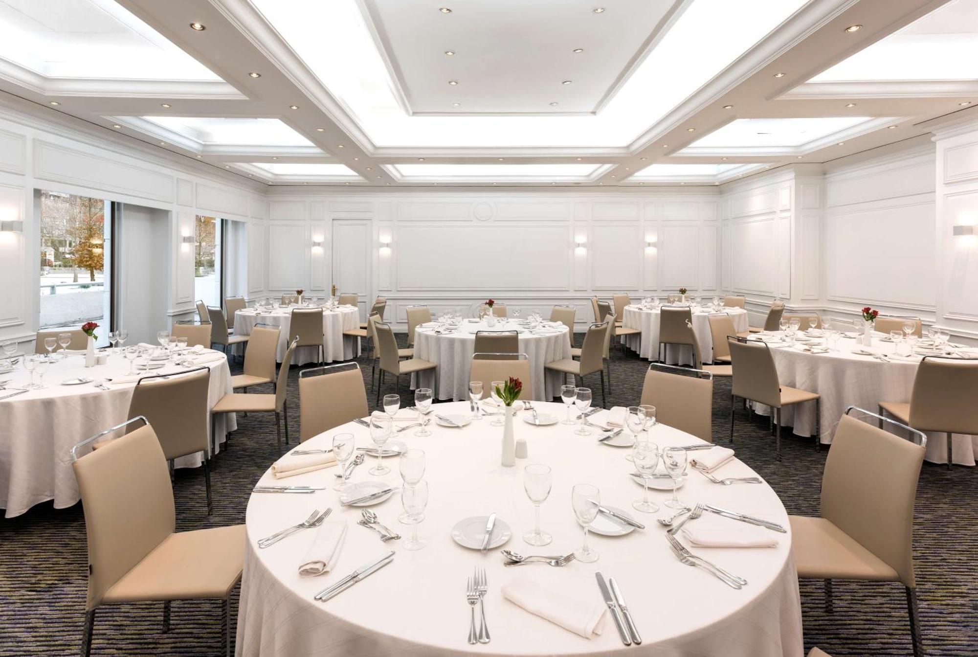 Отель Nh Collection Plaza Сантьяго Экстерьер фото The ballroom at The Ivy